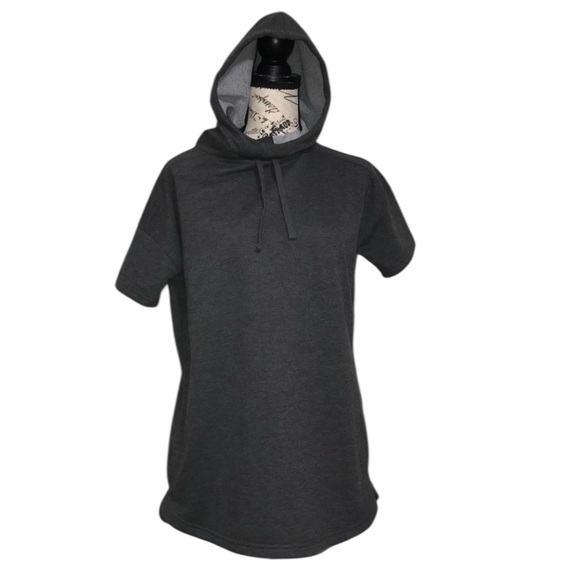 Under Armour Tops - Under Armour women’s Cold Gear hoodie. Size SM/P/P GUC